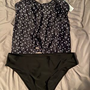 NWT: womens tankini set